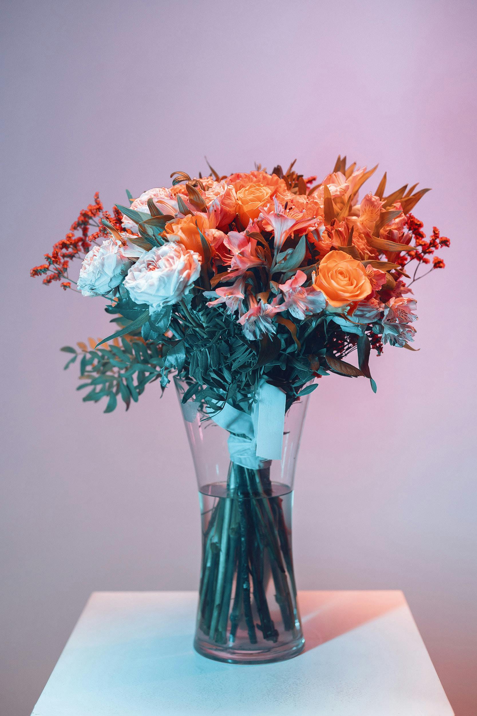 Букет из роз, альстромерии и статицы